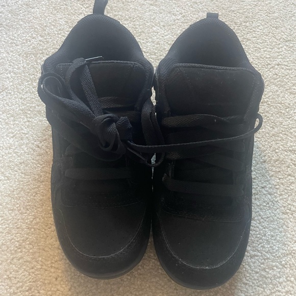 Classic Black Men's Sneakers - Picture 2 of 5